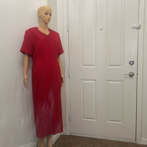 Mosaic Red Dress Sz 14 Embroidered Scoop Neck Short Sleeve Lined - Picture 2 of 12